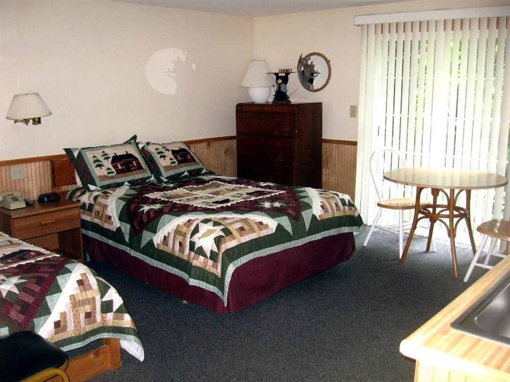 Bear Tree Lodge Weirs Beach Room photo
